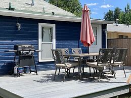 The Cottage! Chic Bungalow Near Old Town Square!