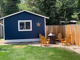 The Cottage! Chic Bungalow Near Old Town Square!