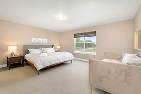 Amazing Urban Townhome Near Breweries & River!