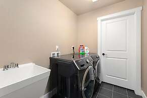 Amazing Urban Townhome Near Breweries & River!