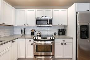 Amazing Urban Townhome Near Breweries & River!