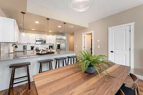 Amazing Urban Townhome Near Breweries & River!