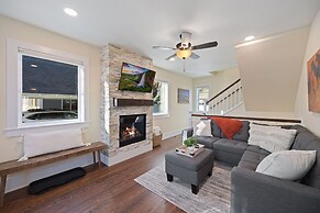 Cozy Home in Downtown Loveland W/ Free Bikes!