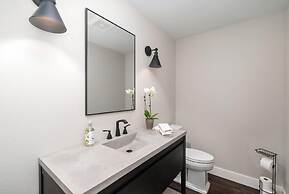 Outstanding Home, Incredible Views, Near Reservoir!