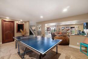 Outstanding Home, Incredible Views, Near Reservoir!