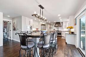 Outstanding Home, Incredible Views, Near Reservoir!