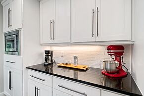 Outstanding Home, Incredible Views, Near Reservoir!