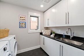 Outstanding Home, Incredible Views, Near Reservoir!