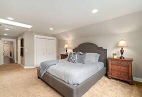 Outstanding Home, Incredible Views, Near Reservoir!