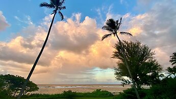 Hale Kalani 2 Bedroom Home by RedAwning