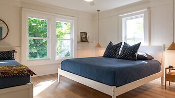 Hale Kalani 2 Bedroom Home by RedAwning