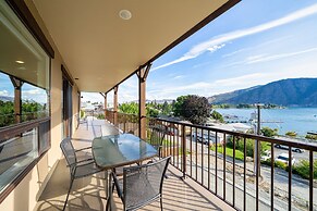 Marina's Edge Condo Walk to Restaurants, Wineries by RedAwning