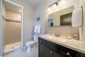 Marina's Edge Condo Walk to Restaurants, Wineries by RedAwning