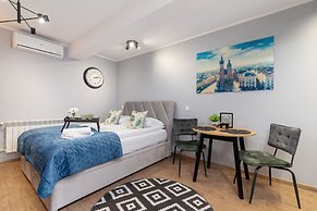 Kielecka Studio With Bathtub by Renters