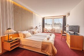 Club Tihany Resort