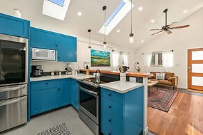 Vibrant Downtown Bungalow – Walk Everywhere!