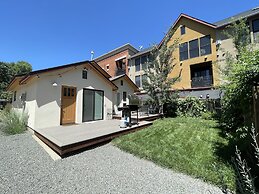 Vibrant Downtown Bungalow – Walk Everywhere!