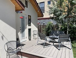 Vibrant Downtown Bungalow – Walk Everywhere!