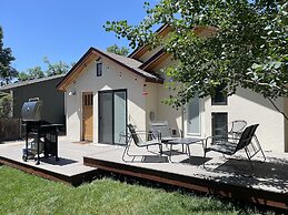 Vibrant Downtown Bungalow – Walk Everywhere!