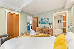 Vibrant Downtown Bungalow – Walk Everywhere!