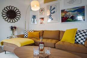 Pine Street Loft –Just steps from Old Town Square!