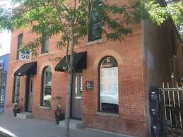 Pine Street Loft –Just steps from Old Town Square!