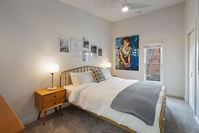Pine Street Loft –Just steps from Old Town Square!