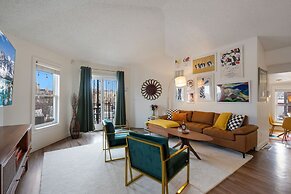 Pine Street Loft –Just steps from Old Town Square!