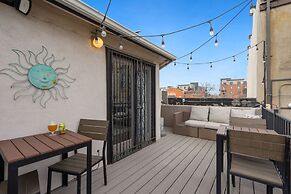 Pine Street Loft –Just steps from Old Town Square!