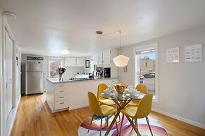 Pine Street Loft –Just steps from Old Town Square!