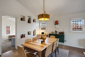 Pine Street Loft –Just steps from Old Town Square!