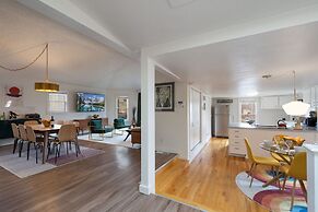 Pine Street Loft –Just steps from Old Town Square!