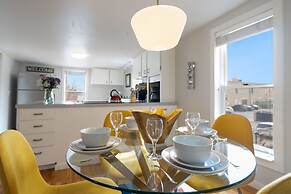 Pine Street Loft –Just steps from Old Town Square!