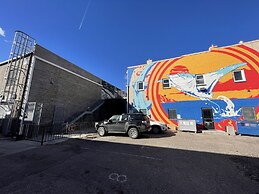 Pine Street Loft –Just steps from Old Town Square!