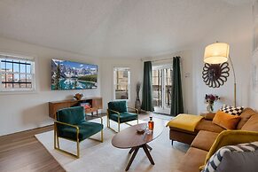 Pine Street Loft –Just steps from Old Town Square!