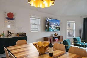 Pine Street Loft –Just steps from Old Town Square!