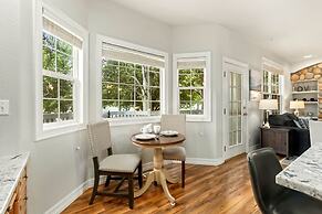 Fabulous Family-friendly Retreat by Windsor Lake!