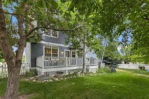 Fabulous Family-friendly Retreat by Windsor Lake!