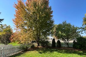 Fabulous Family-friendly Retreat by Windsor Lake!