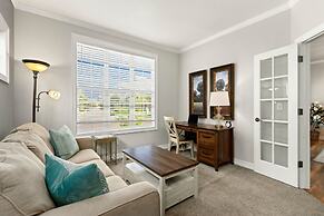 Fabulous Family-friendly Retreat by Windsor Lake!