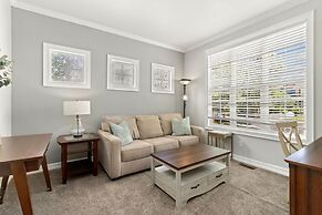 Fabulous Family-friendly Retreat by Windsor Lake!
