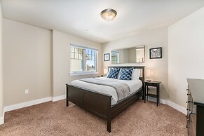 Spacious Home Near River – King Bd, Patio & Garage