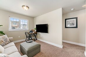 Spacious Home Near River – King Bd, Patio & Garage