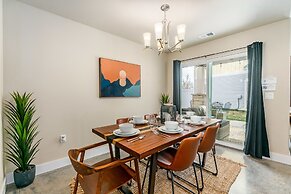 Spacious Home Near River – King Bd, Patio & Garage