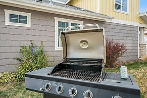 Spacious Home Near River – King Bd, Patio & Garage