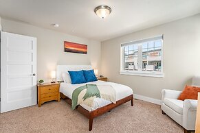 Spacious Home Near River – King Bd, Patio & Garage