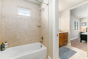 Spacious Home Near River – King Bd, Patio & Garage