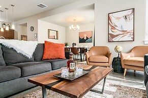 Spacious Home Near River – King Bd, Patio & Garage