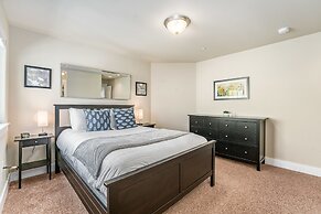 Spacious Home Near River – King Bd, Patio & Garage