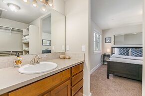 Spacious Home Near River – King Bd, Patio & Garage